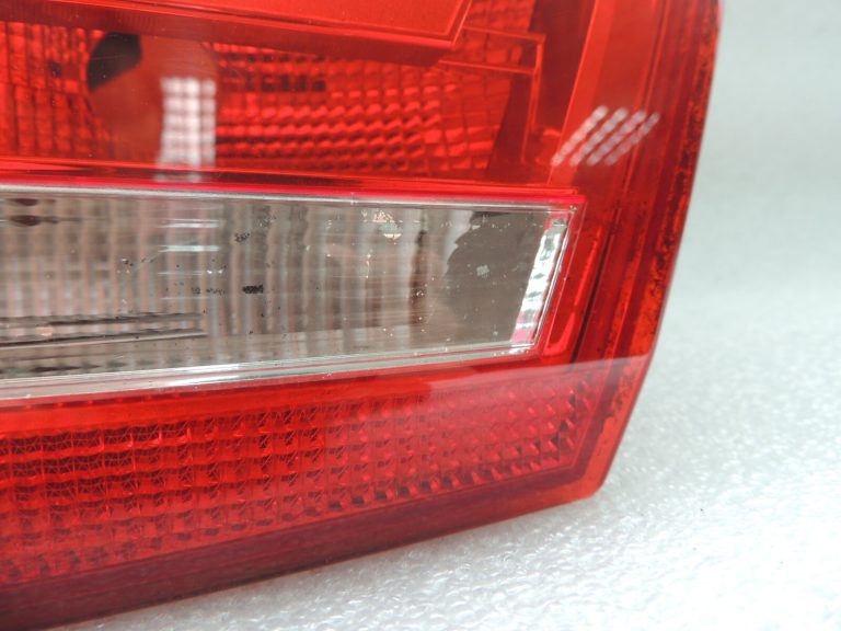 Audi A6 C7 4G Allroad Avant aizmugurējais lukturis kreisajā pusē, aizmugurējās durvis 4G9945093 DEFEKTĪVS