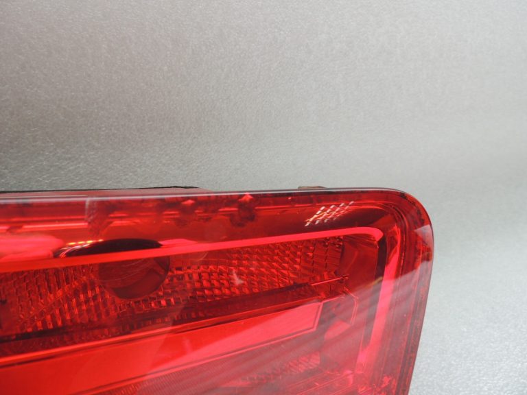 Audi A6 C7 4G Allroad Avant aizmugurējais lukturis kreisajā pusē, aizmugurējās durvis 4G9945093 DEFEKTĪVS