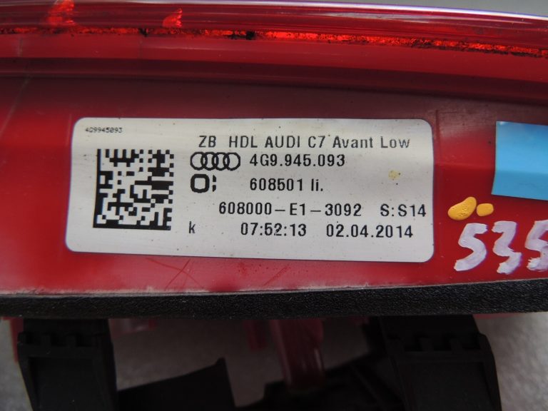 Audi A6 C7 4G Allroad Avant aizmugurējais lukturis kreisajā pusē, aizmugurējās durvis 4G9945093 DEFEKTĪVS