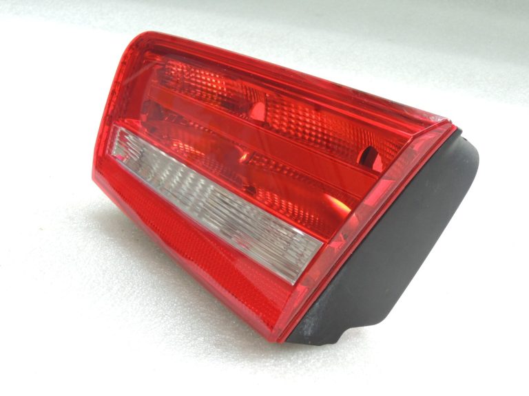 Audi A6 C7 4G Allroad Avant aizmugurējais lukturis pa labi iekšpusē aizmugurējās durvis 4G9945094