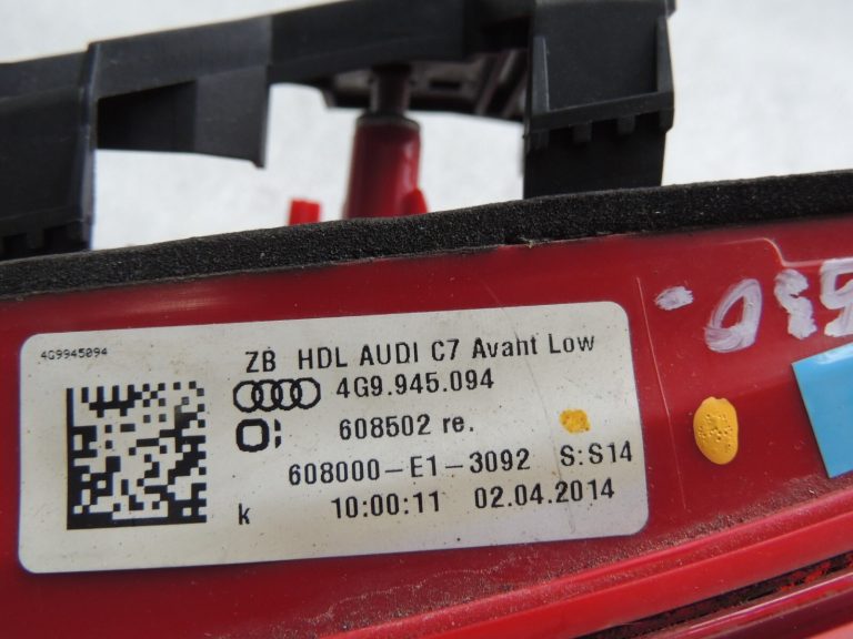 Audi A6 C7 4G Allroad Avant aizmugurējais lukturis pa labi iekšpusē aizmugurējās durvis 4G9945094