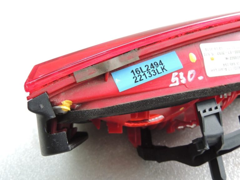 Audi A6 C7 4G Allroad Avant aizmugurējais lukturis pa labi iekšpusē aizmugurējās durvis 4G9945094