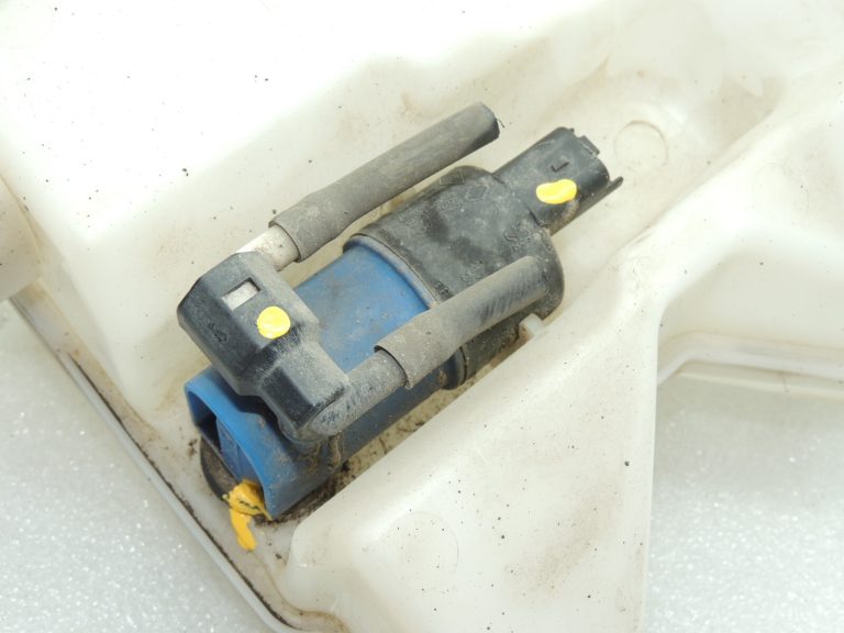 Renault Captur I J87 Mazgāšanas ūdens tvertne ar mazgāšanas ūdens sūkni 289100179R