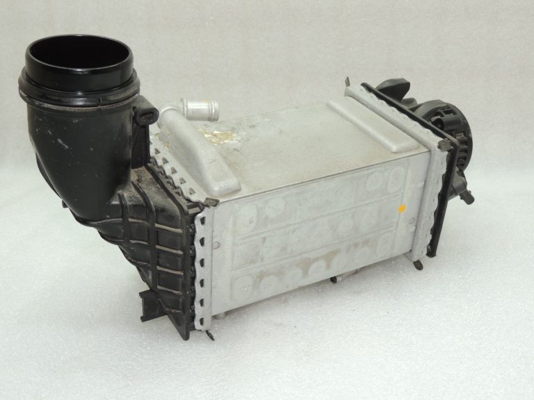OEM Seat Cupra Leon KL8 1.5TSIC starpdzesētājs 04E145785M