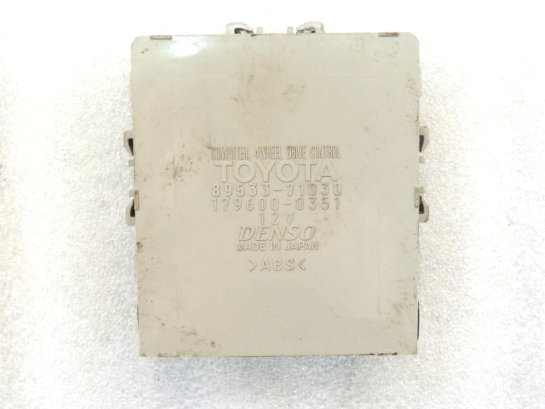 Toyota Hilux VII 2.5 D-4D 4WD pārnesumkārbas vadības bloks 89533-71030