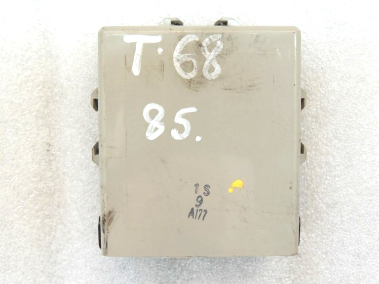 Toyota Hilux VII 2.5 D-4D 4WD pārnesumkārbas vadības bloks 89533-71030