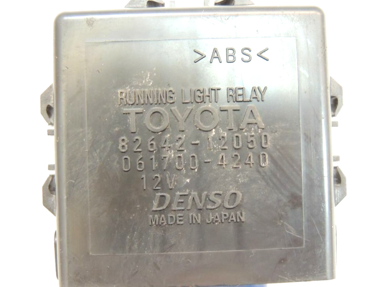 Toyota Hilux VII gaitas lukturu releji Gaitas lukturu releji 82642-2050