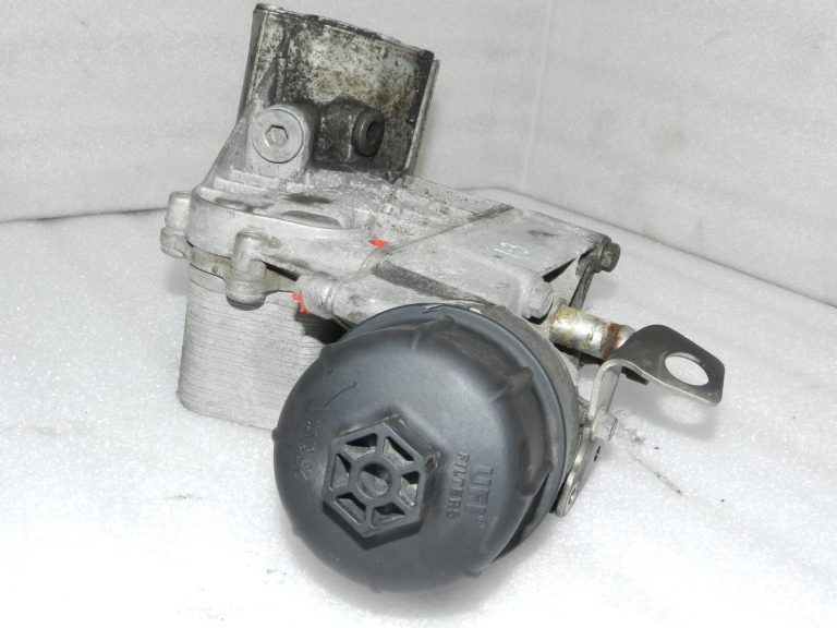 Lancia Thema II Jeep WK 3.0 CRD eļļas filtra korpuss ar dzesētāju 68504665AA 68211440AB