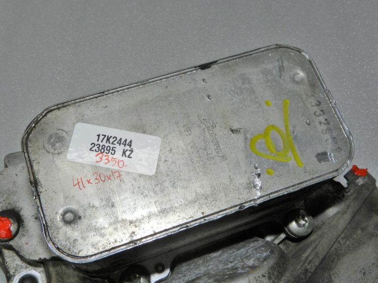 Lancia Thema II Jeep WK 3.0 CRD eļļas filtra korpuss ar dzesētāju 68504665AA 68211440AB