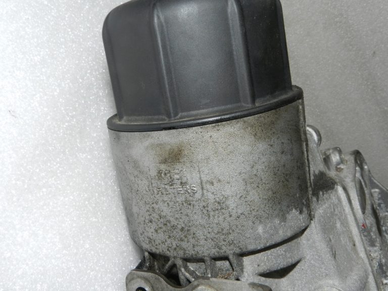 Lancia Thema II Jeep WK 3.0 CRD eļļas filtra korpuss ar dzesētāju 68504665AA 68211440AB