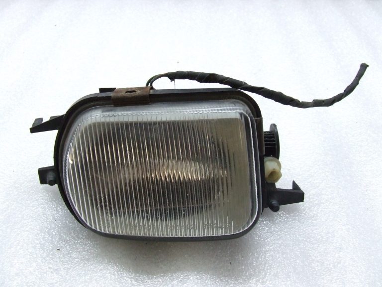 Mercedes Benz C200 C180 W203 kreisais miglas lukturis