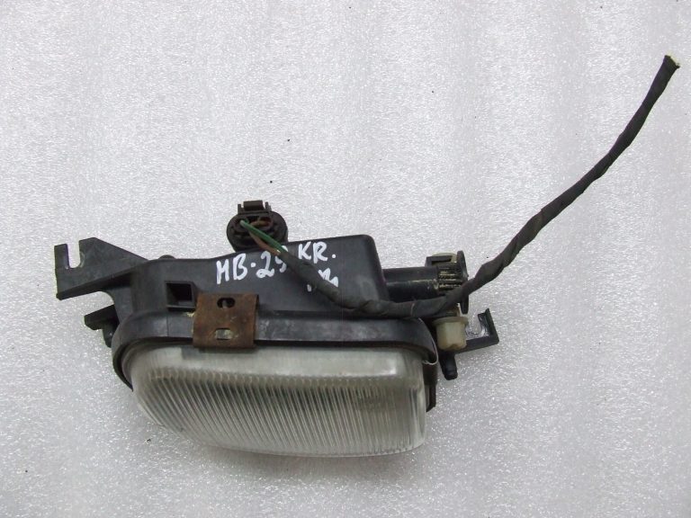 Mercedes Benz C200 C180 W203 kreisais miglas lukturis