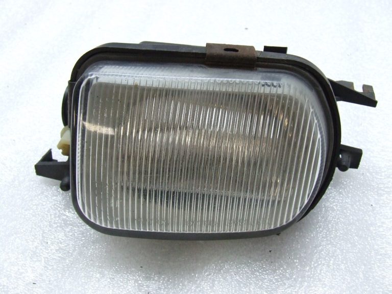 Mercedes Benz C200 C180 W203 Labais miglas lukturis
