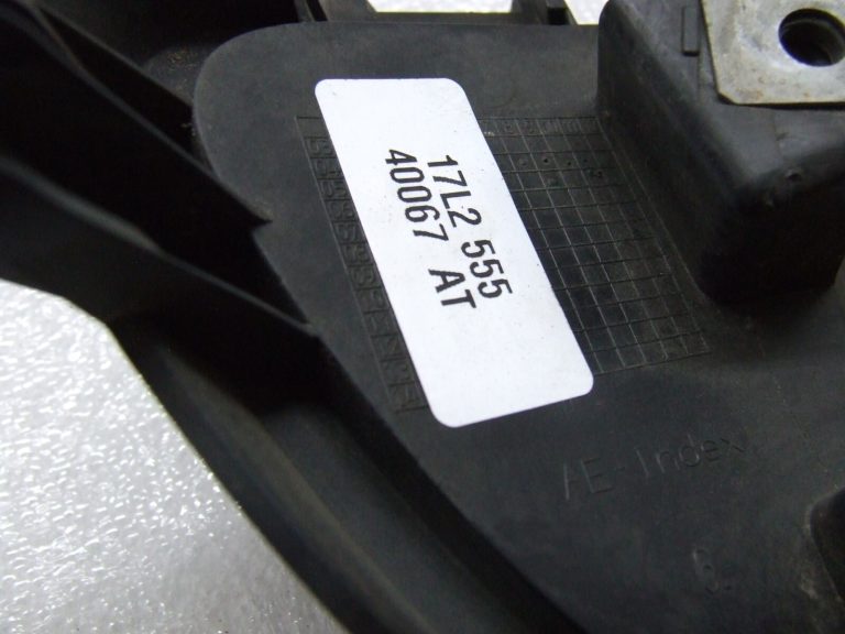 Mercedes Benz A180 W169 Apakšējā režģa trīsdaļīga priekšējā kreisā daļa