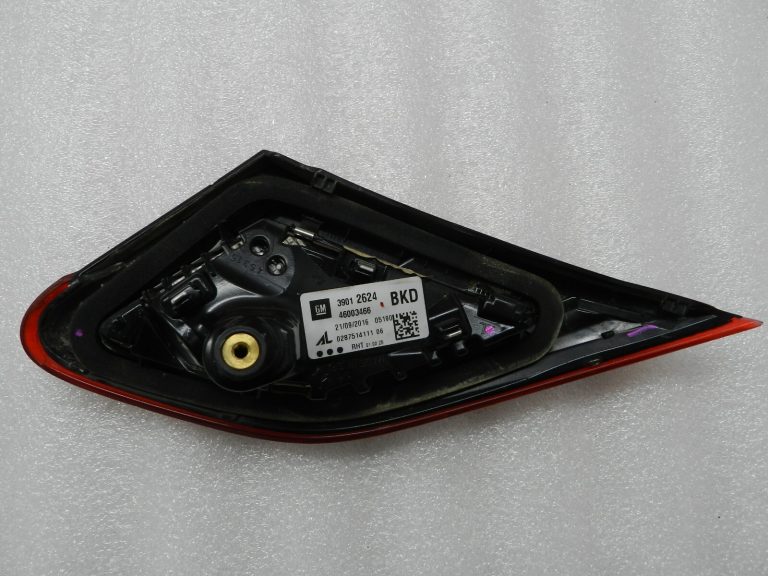 Opel Corsa E aizmugurējais lukturis labajā pusē 39012624