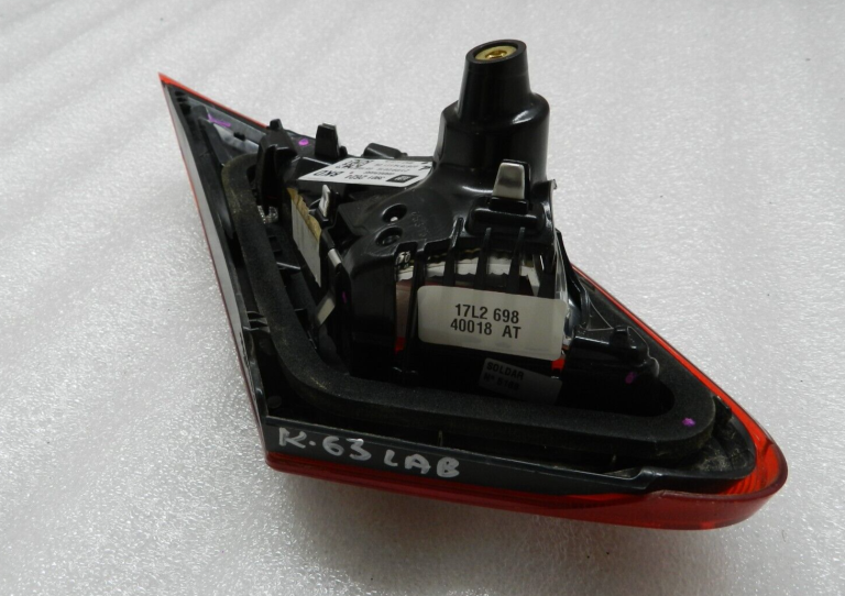 Opel Corsa E aizmugurējais lukturis labajā pusē 39012624