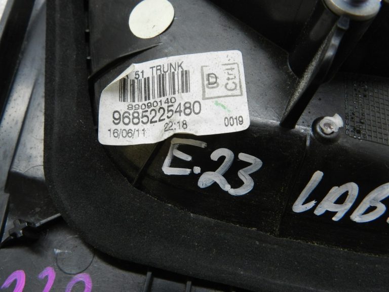 Citroen C3 vadītāja aizmugurējais salona aizmugurējais aizmugurējās gaismas atstarotājs pa labi 9685225480