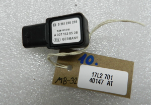 Mercedes C-Class W205 C63 Air pressure sensor A0071530528