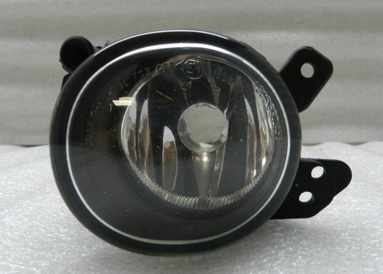Mercedes-Benz A150 W169 W211 W212 kreisais miglas lukturis A2518200756