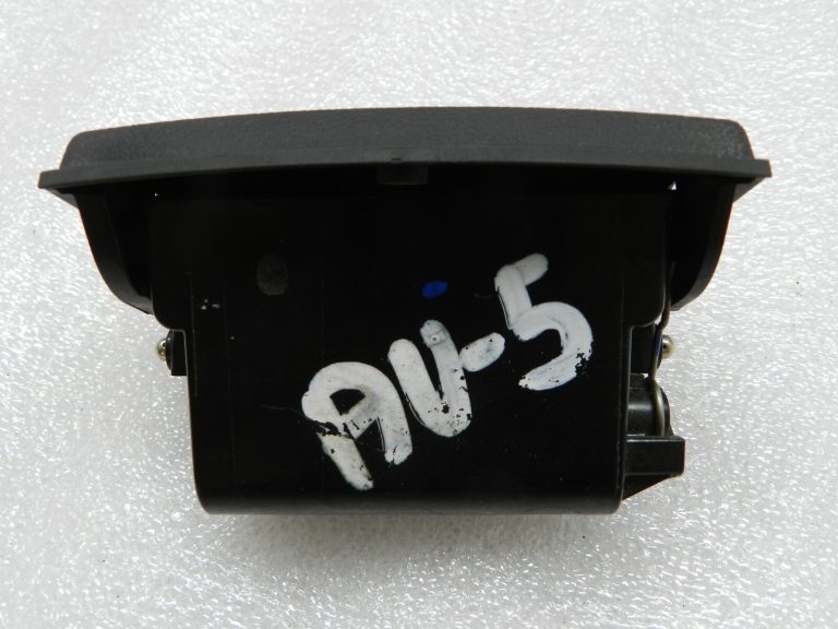 Audi A3 Sport aizmugurējā pelnu trauks melns 8P0857961
