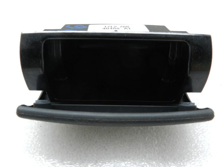 Audi A3 Sport aizmugurējā pelnu trauks melns 8P0857961