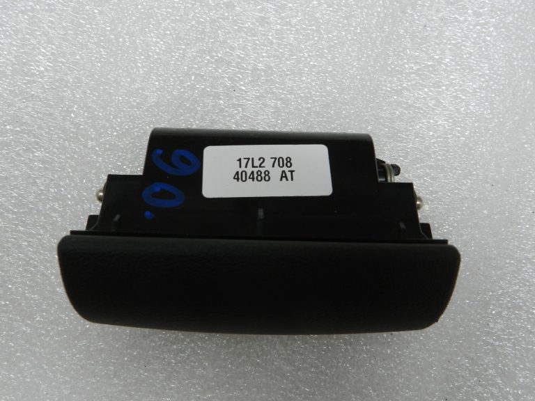 Audi A3 Sport aizmugurējā pelnu trauks melns 8P0857961