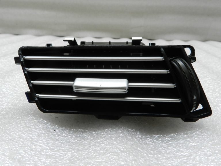 Mercedes Benz E200 W212 Gaisa ventilācijas atveres priekšējais kreisais a2128300154
