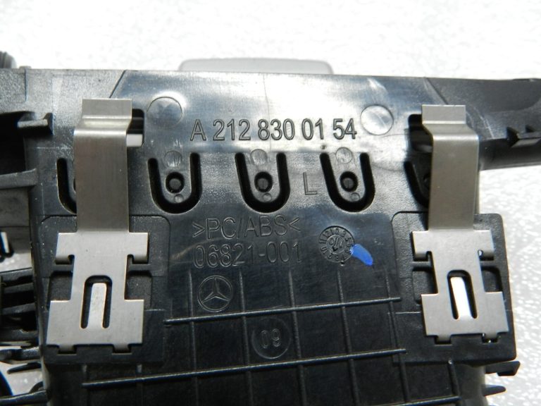 Mercedes Benz E200 W212 Gaisa ventilācijas atveres priekšējais kreisais a2128300154