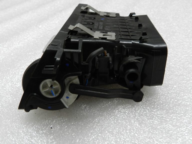 Mercedes Benz E200 W212 Gaisa ventilācijas atveres priekšējais kreisais a2128300154