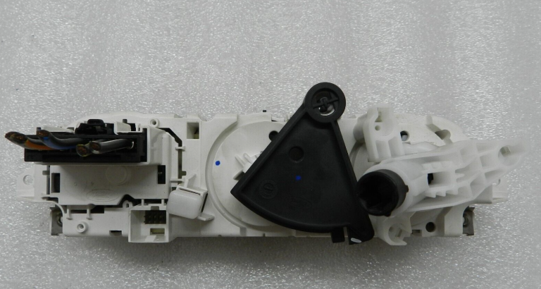 Ford Focus II klimata kontroles bloks 69607003 3m5t-19980-ad