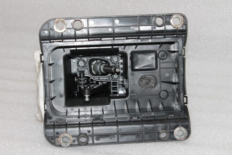 Alfa Romeo Giulietta 940 6 pakāpju manuālā pārnesumkārba pārnesumu svira 55249643, 55272574