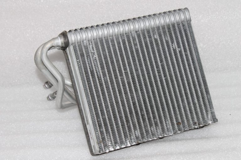Oriģinālais Alfa Romeo Giulietta 940 gaisa kondicioniera iztvaicētājs 77365580, 176130554