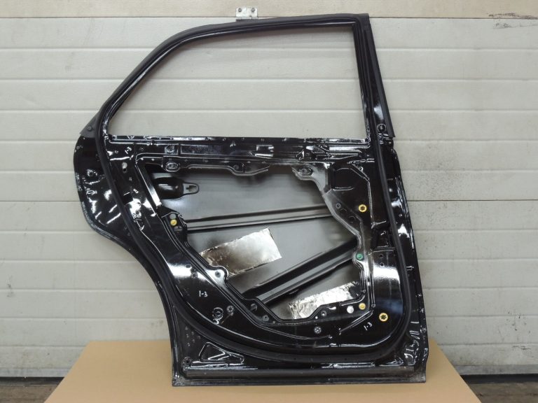 Lancia Thema II LX 3,0D Sedans Aizmugurējās kreisās durvis Krāsa PX8 Melna K68127963AF