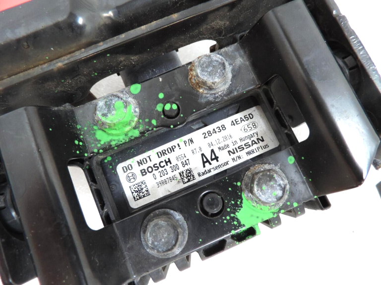 Nissan Qashqai II J11 radara sensors ar kronšteinu SENSOR ASSY-DISTANCE 284384EA5D