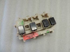 Nissan Qashqai II J11 drošinātāju kārba drošinātāju vadības bloka drošinātāju kārba