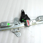 Nissan Qashqai II MK2 J11 Logu regulatora saikne aizmugurējā labajā pusē ar motoru 827004EA0A