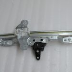 Nissan Qashqai II MK2 J11 Logu regulatora saikne aizmugurējā labajā pusē ar motoru 827004EA0A
