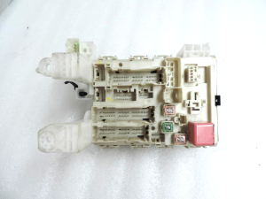 Toyota Avensis T27 drošinātāju releju kārba Drošinātāju releju kārba 82730-05150