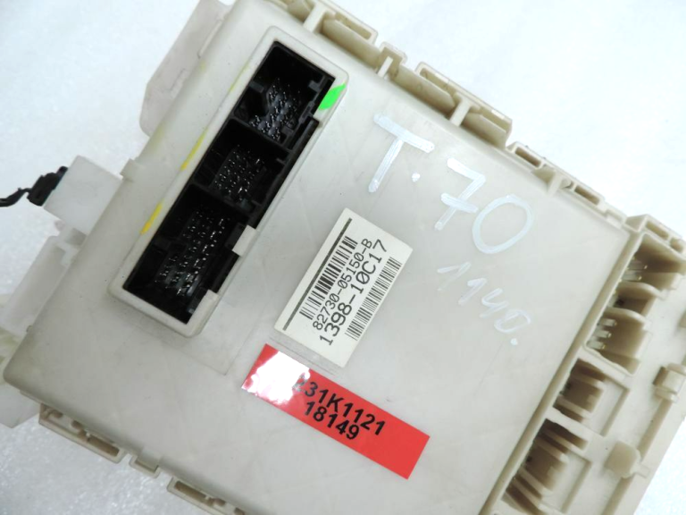 Toyota Avensis T27 drošinātāju releju kārba Drošinātāju releju kārba 82730-05150