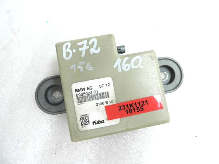BMW E90 E90 E92 E60 E61 E60 E61 X5 E70 Antenas pastiprinātājs 6935024