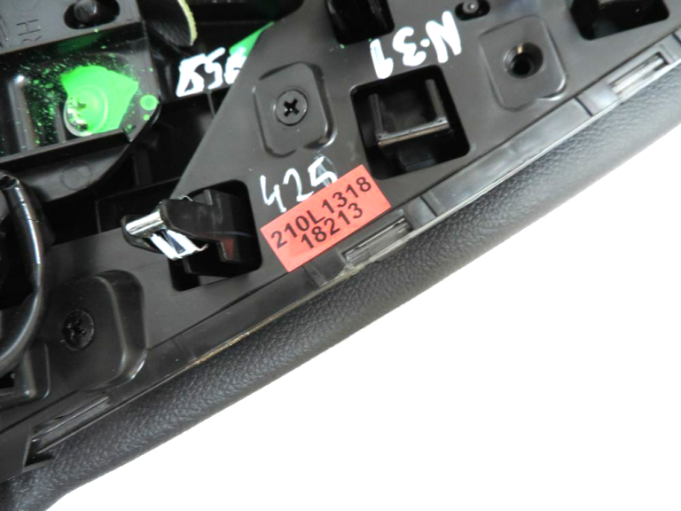 Nissan Qashqai J11 Labās centrālās konsoles ādas pārvalks ar apgaismojumu