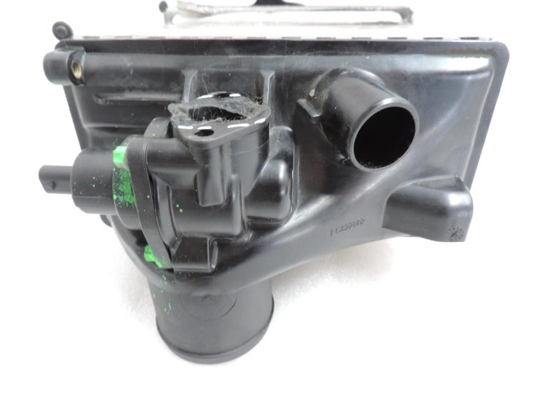 Mercedes W205 C63 AMG kreisais starpdzesētāja radiators A1770900514