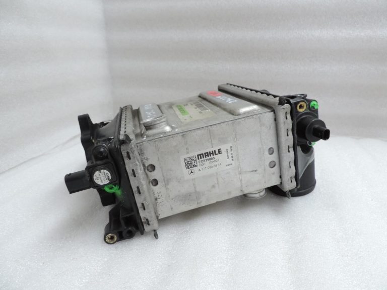 Mercedes W205 C63 AMG kreisais starpdzesētāja radiators A1770900514