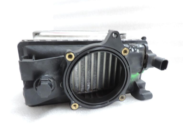 Mercedes W205 C63 AMG kreisais starpdzesētāja radiators A1770900514