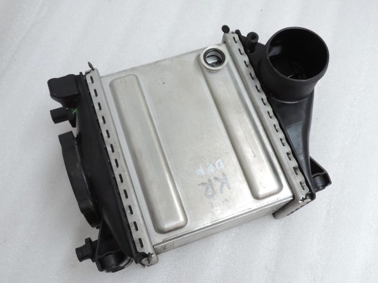 Mercedes W205 C63 AMG kreisais starpdzesētāja radiators A1770900514