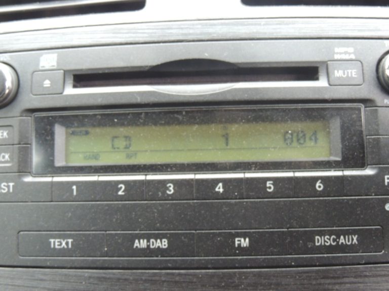 Toyota Avensis T27 auto radio CD MP3 AUX 8612005150 W53828