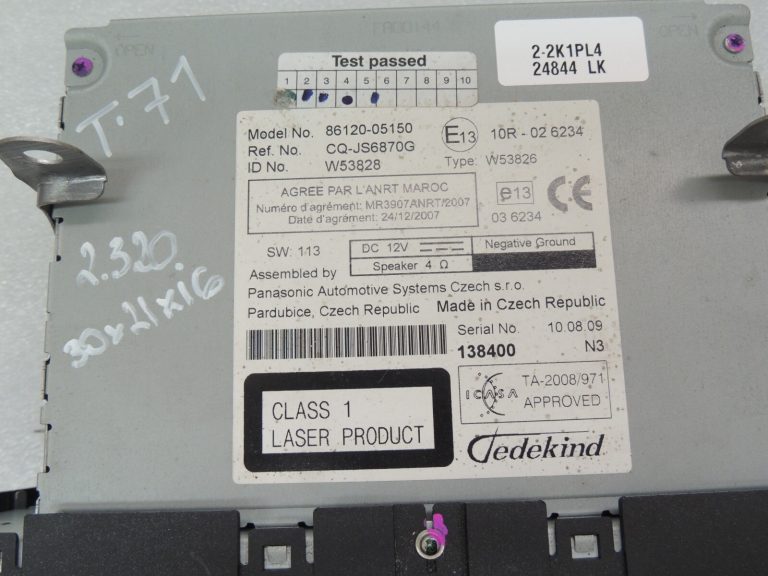 Toyota Avensis T27 auto radio CD MP3 AUX 8612005150 W53828
