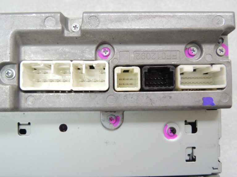 Toyota Avensis T27 auto radio CD MP3 AUX 8612005150 W53828
