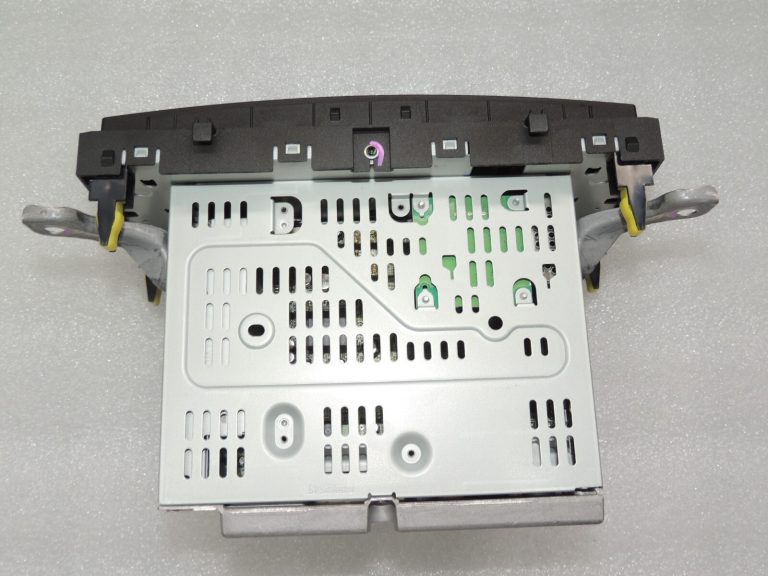 Toyota Avensis T27 auto radio CD MP3 AUX 8612005150 W53828