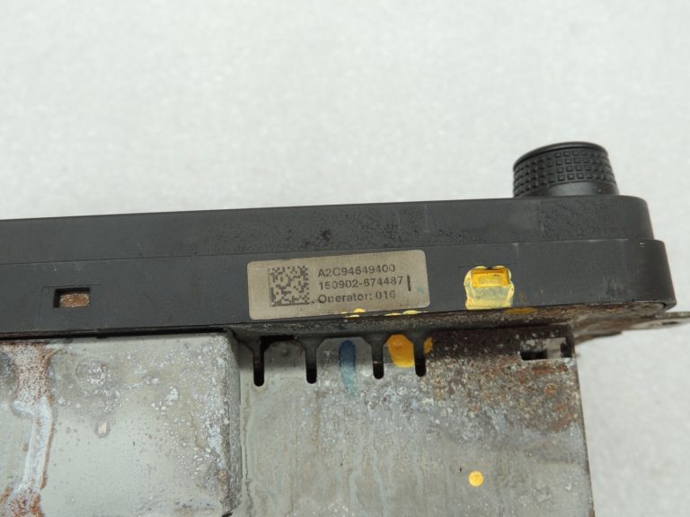 VW Sharan 7N Radio navigācija RNS510 1K8035686A DEFEKTIV Rezerves daļām!!!